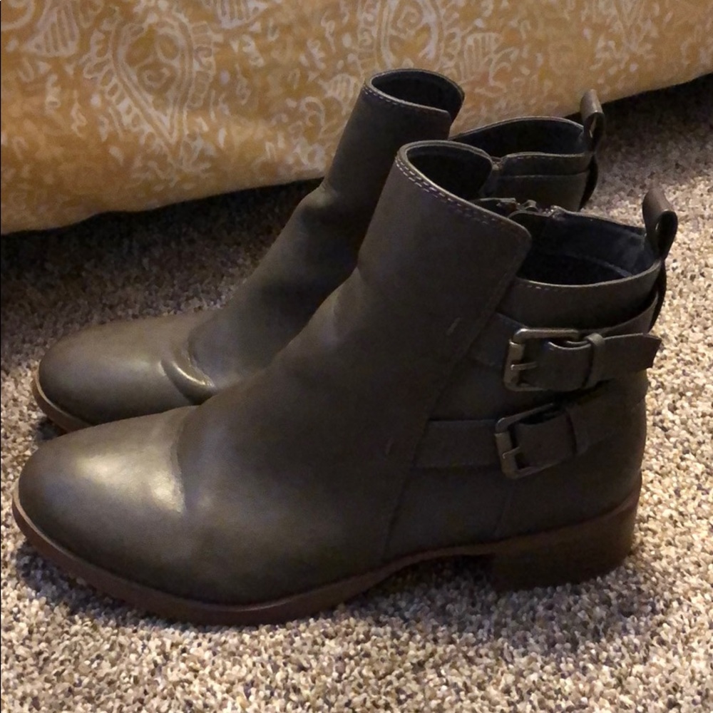 Old Navy grey ankle boots